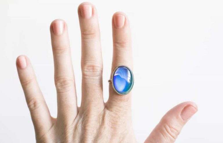 Blue vintage oval shape mood ring