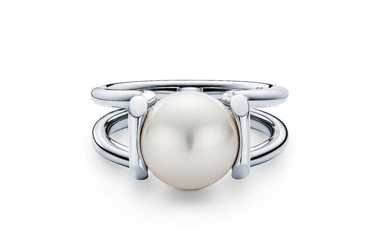 Modern pearl ring