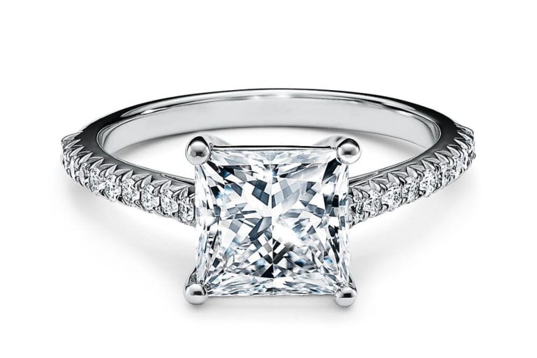 Princess cut diamond engagement ring