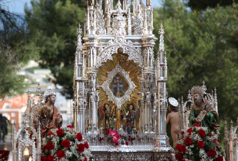 The cross of Carvaca - Angels