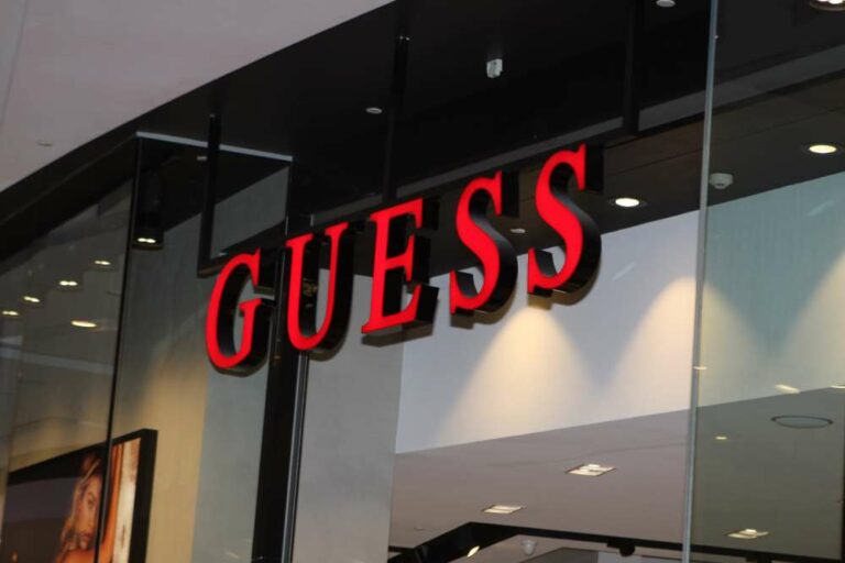 GUESS outlet