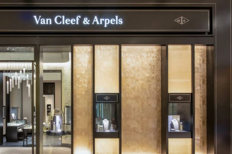Van Cleef and Arpels store front