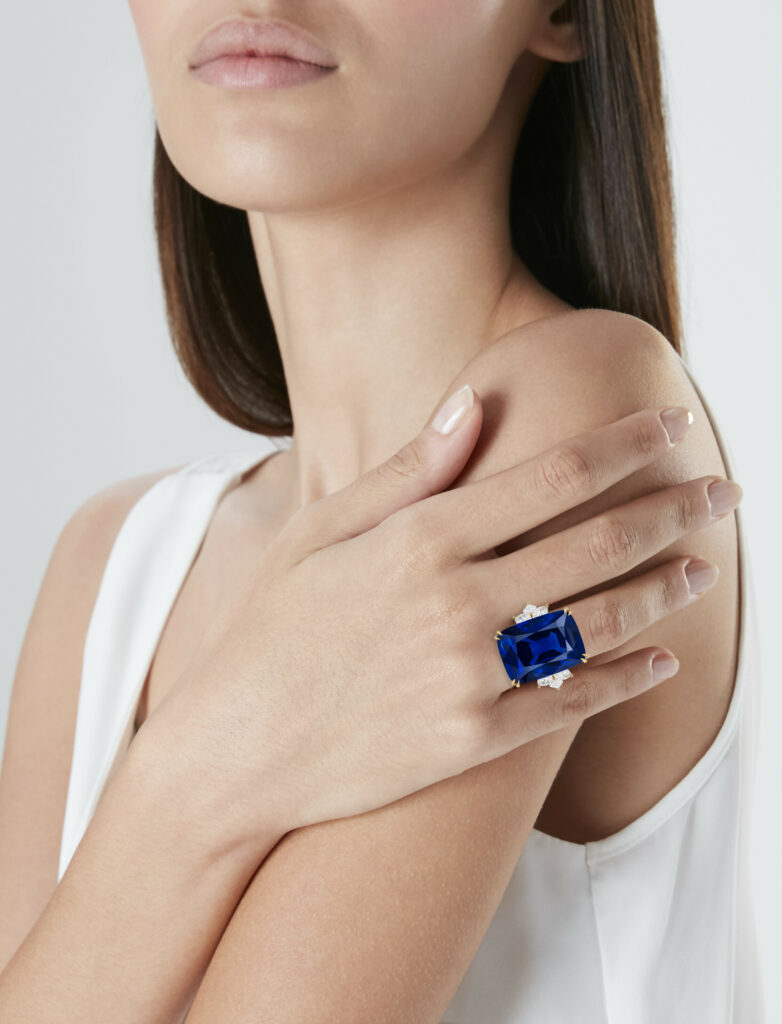 CARTIER 65 carats SAPPHIRE AND DIAMOND RING